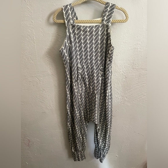 Kate Quinn Gray Patterned Jumpsuit - Picture 1 of 9